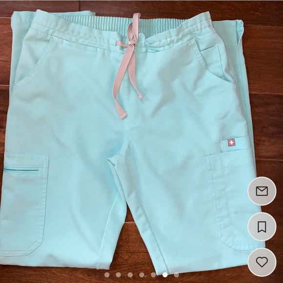 Reposhing my light blue figs scrubs aqua limited edition - Picture 6 of 9